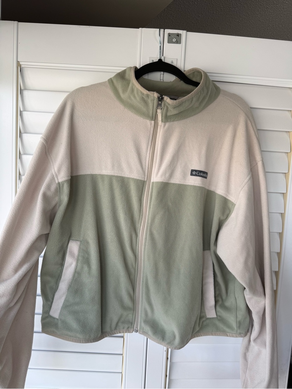 Two- toned Columbia Fleece - Picture 3 of 5